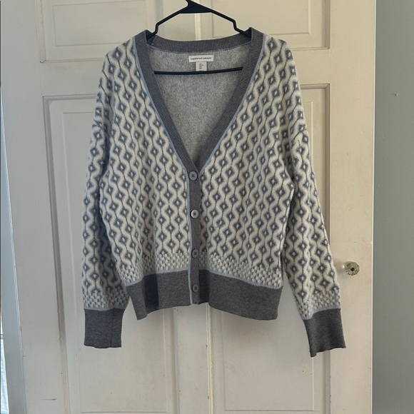 cupcakes & cashmere Gray and White Geometric V-Neck Cardigan - Picture 3 of 5